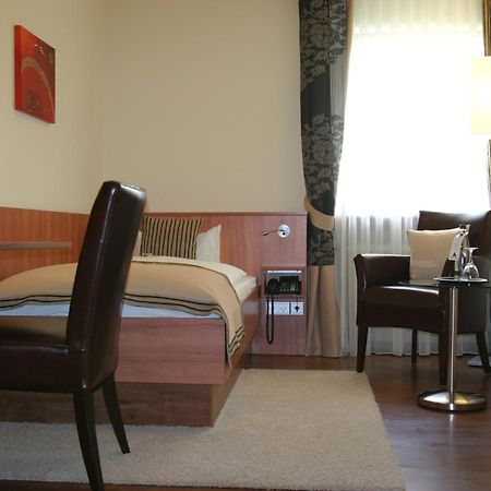 Hotel Merkur - Superior Baden-Baden Ruang foto