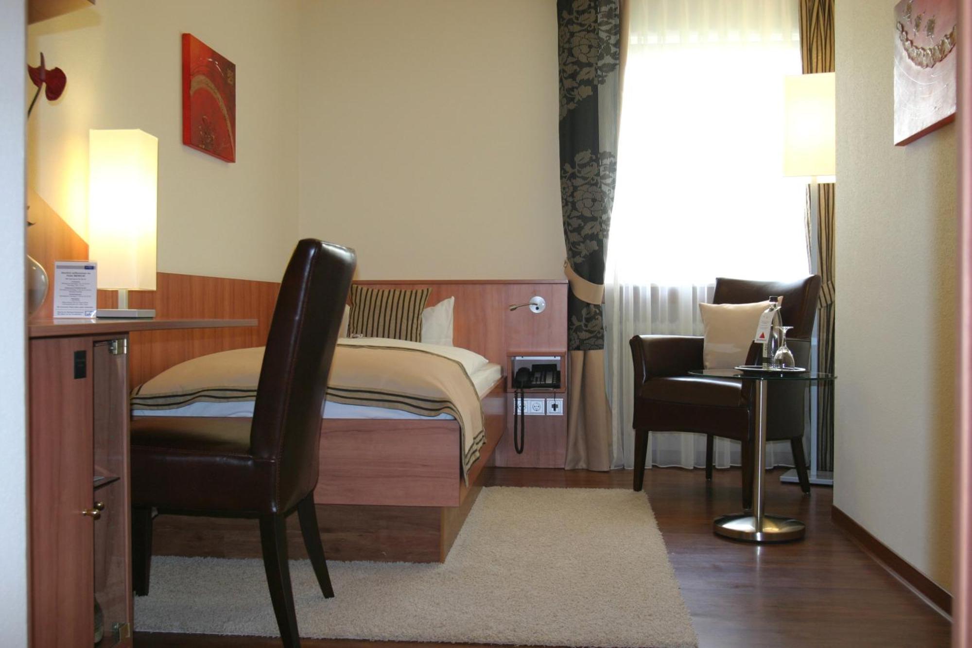 Hotel Merkur - Superior Baden-Baden Ruang foto